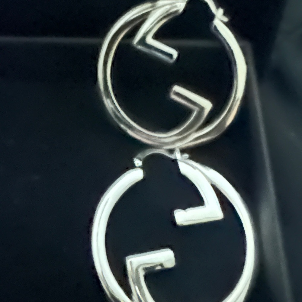 Gucci Elegant Silver Hoop Earrings